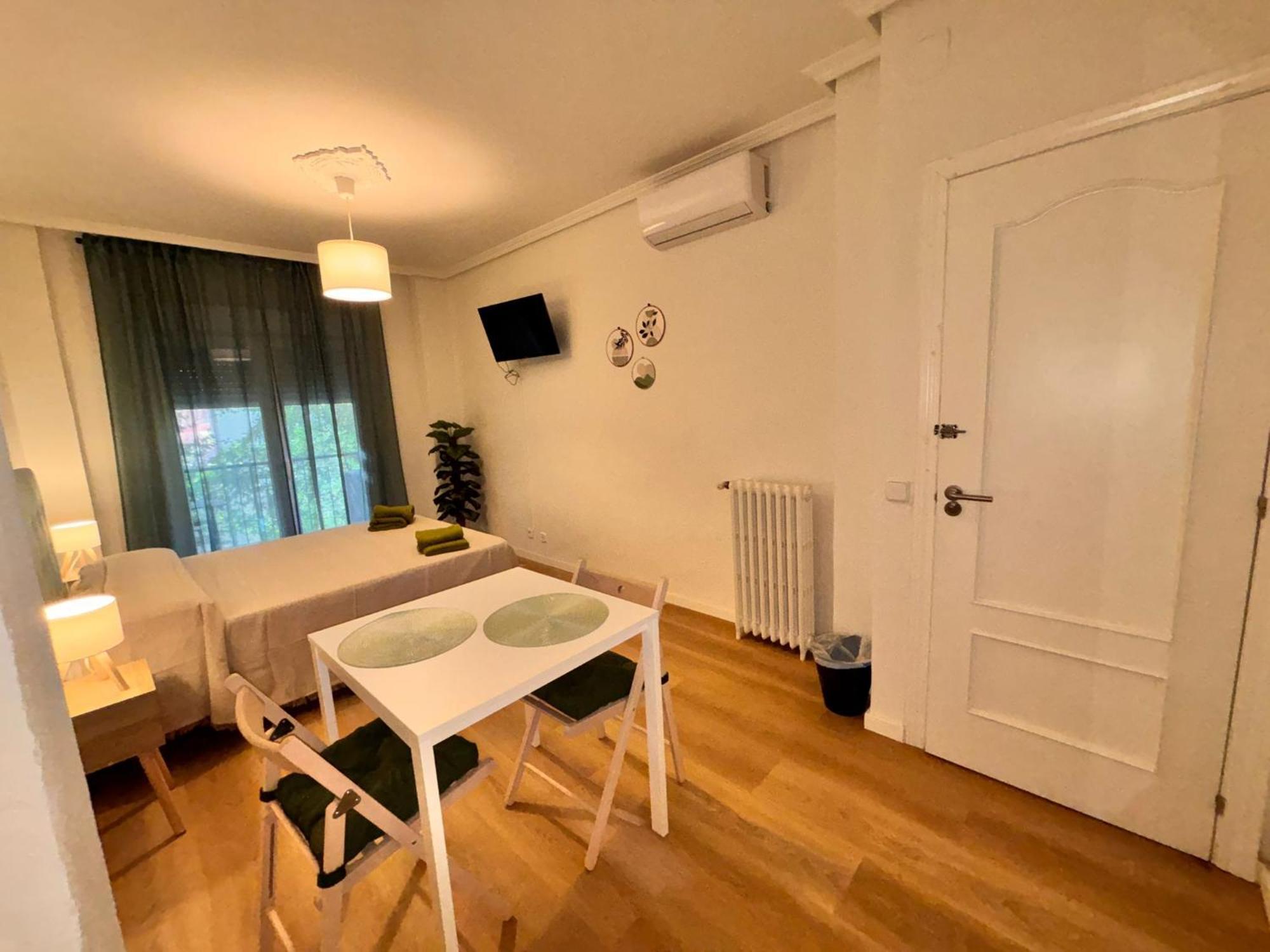 Rooms Carlos - Junto A Plaza Mayor - Madrid — Photos 1